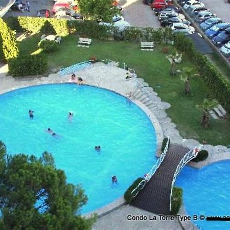 Apartamento Lignano Sabbiadoro With Pool Exterior foto