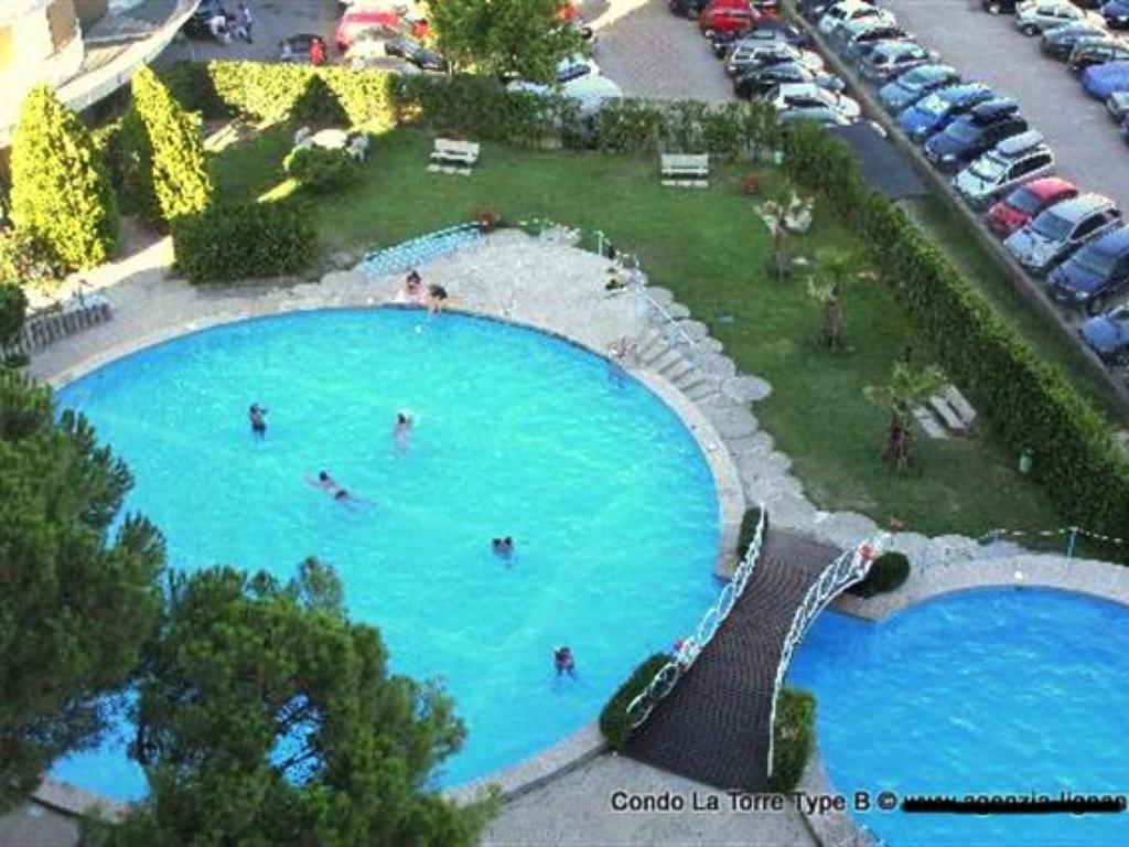 Apartamento Lignano Sabbiadoro With Pool Exterior foto