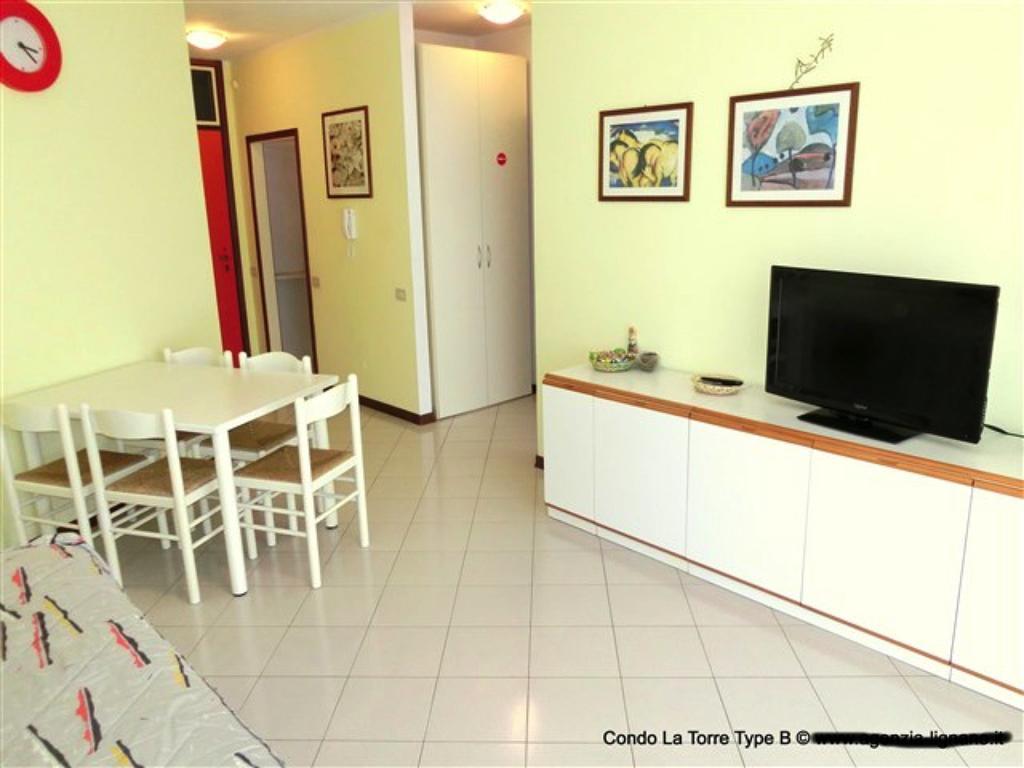 Apartamento Lignano Sabbiadoro With Pool Exterior foto