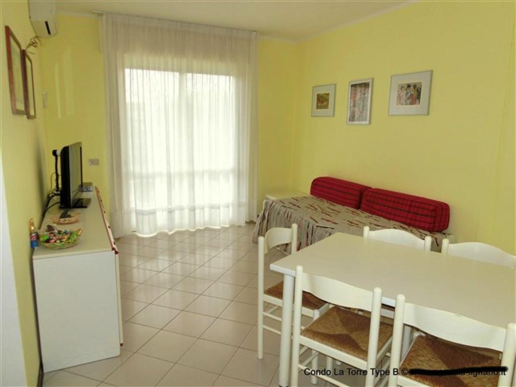 Apartamento Lignano Sabbiadoro With Pool Exterior foto